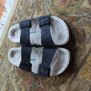 NWOT Birkenstock Charcoal Gray Shearling Sandals